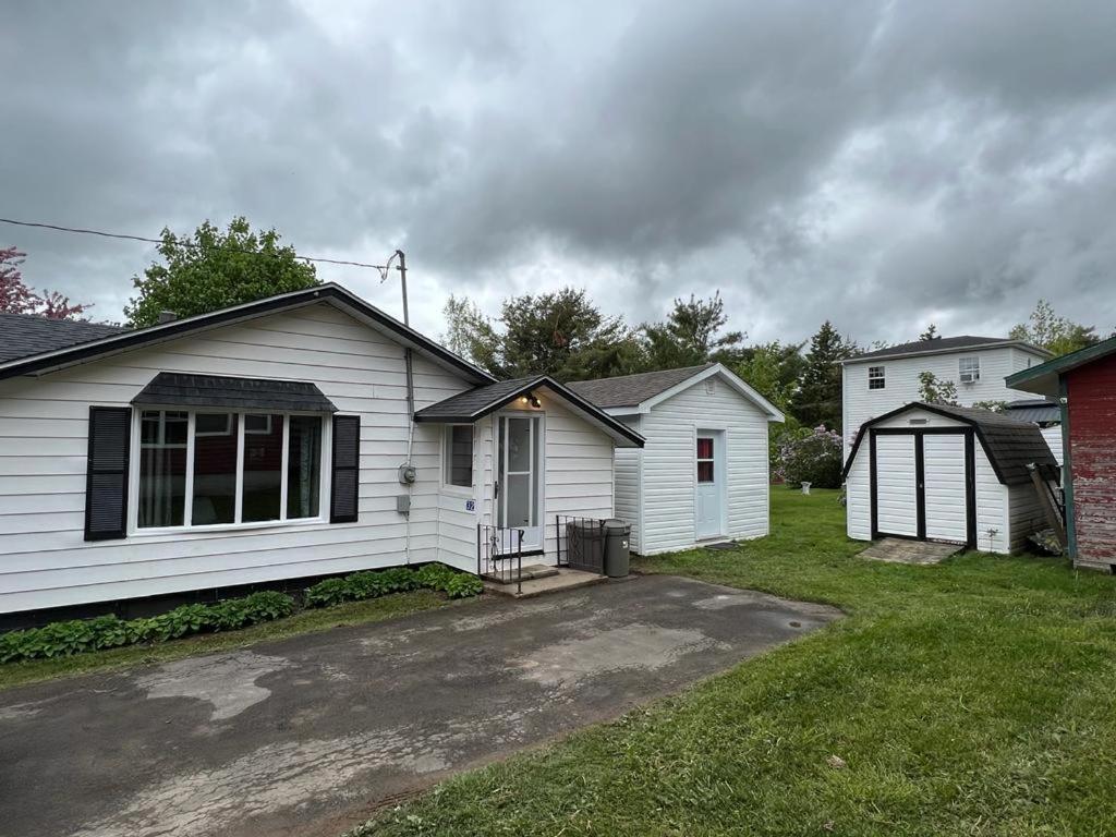 Cozy Chalet Near The Beach Shediac Bagian luar foto